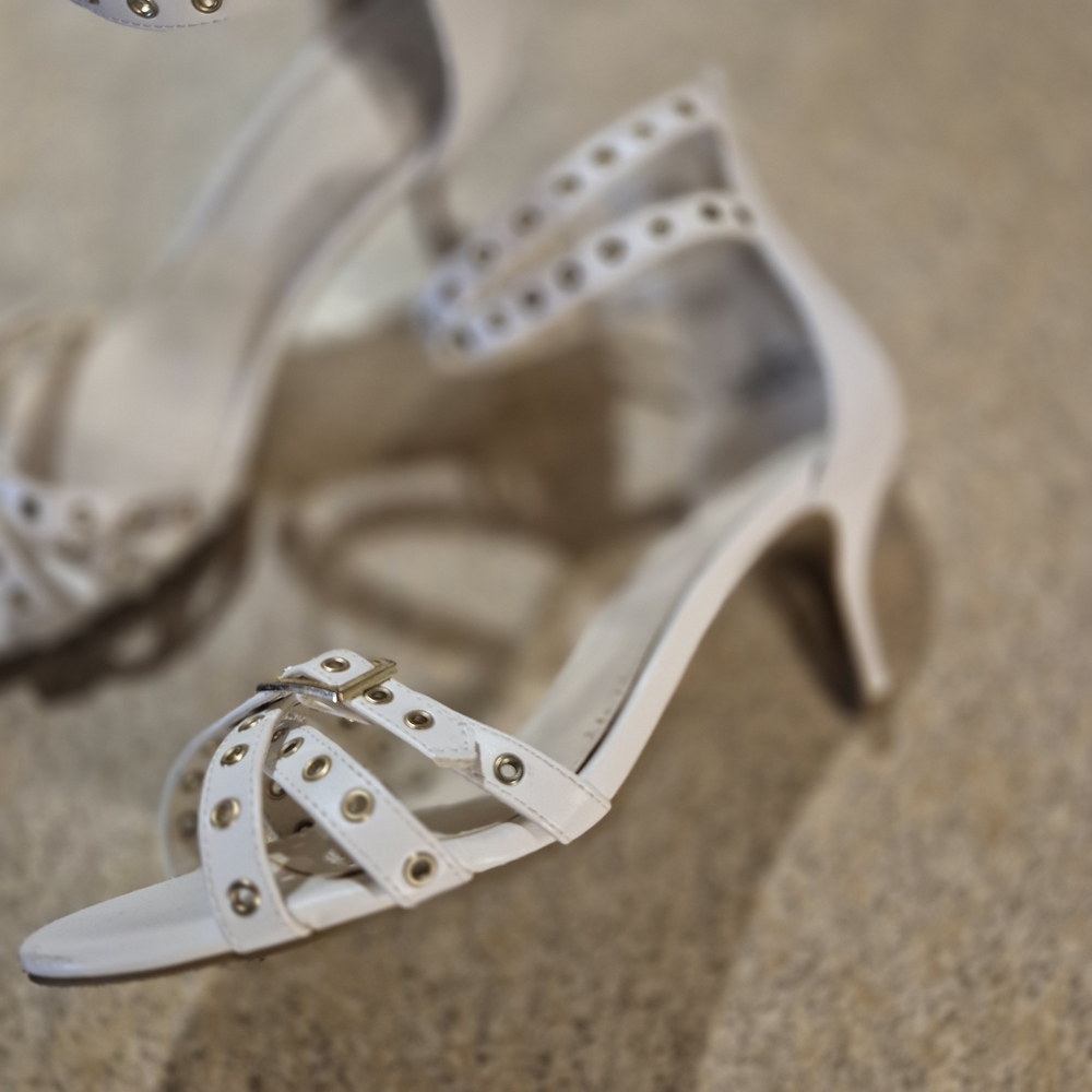 Ladies Size 7 M White Heels Women's - Picture 6 of 11